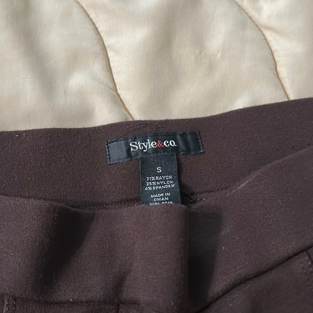 Front seam brown pull on leggings pants .